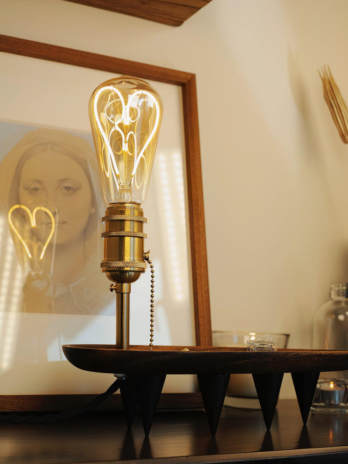 retro-solid-wood-tray-table-lamp