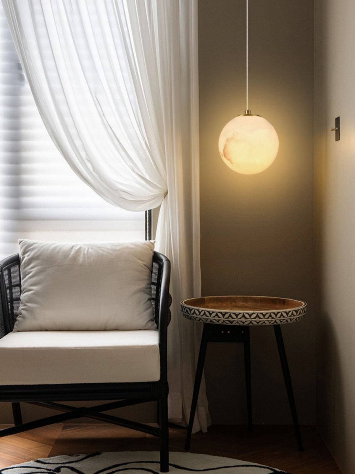 savina-alabaster-pendant-light