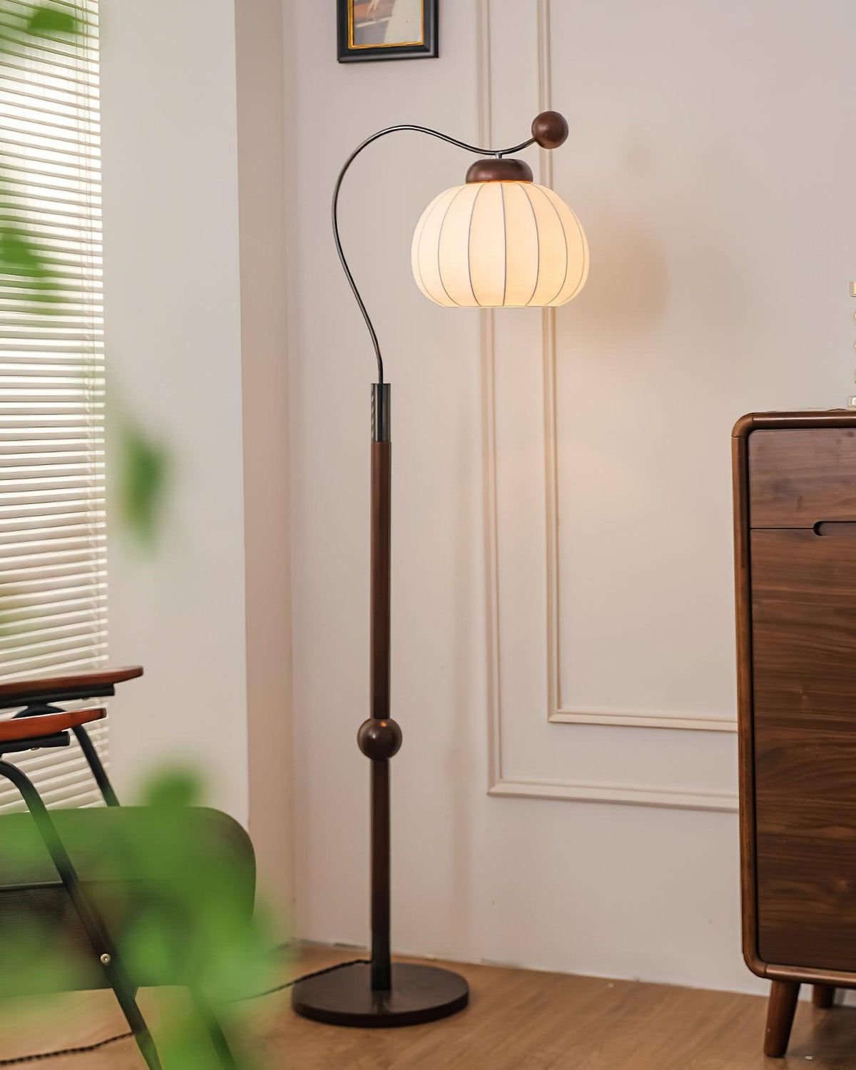 silk-globe-floor-lamp