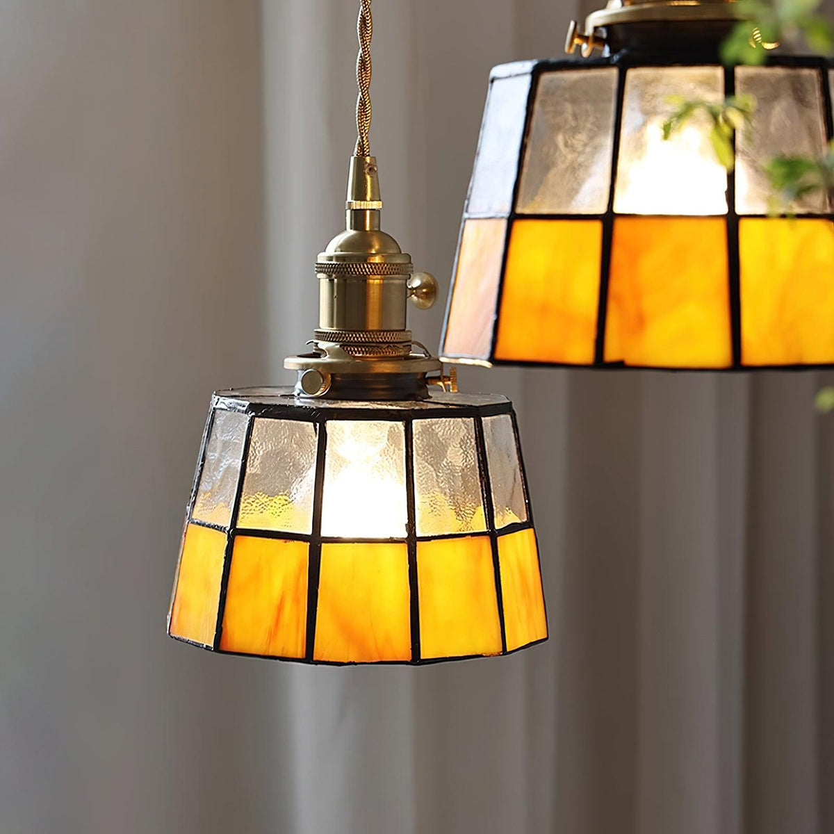 stained-glass-pendant-light