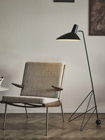 svelte-noir-floor-lamp