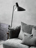 svelte-noir-floor-lamp