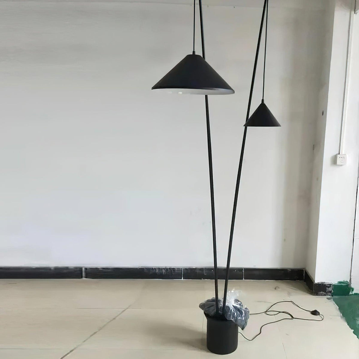 the-noir-arc-floor-lamp