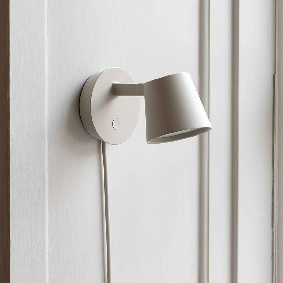 Tip Plug In Wall Lamp