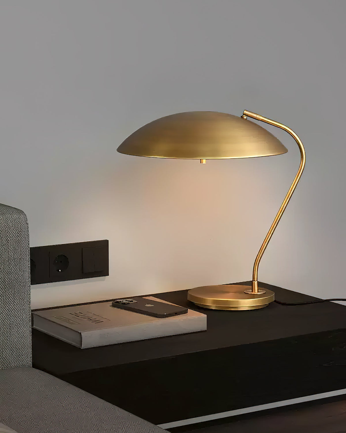 valencia-table-lamp-brass