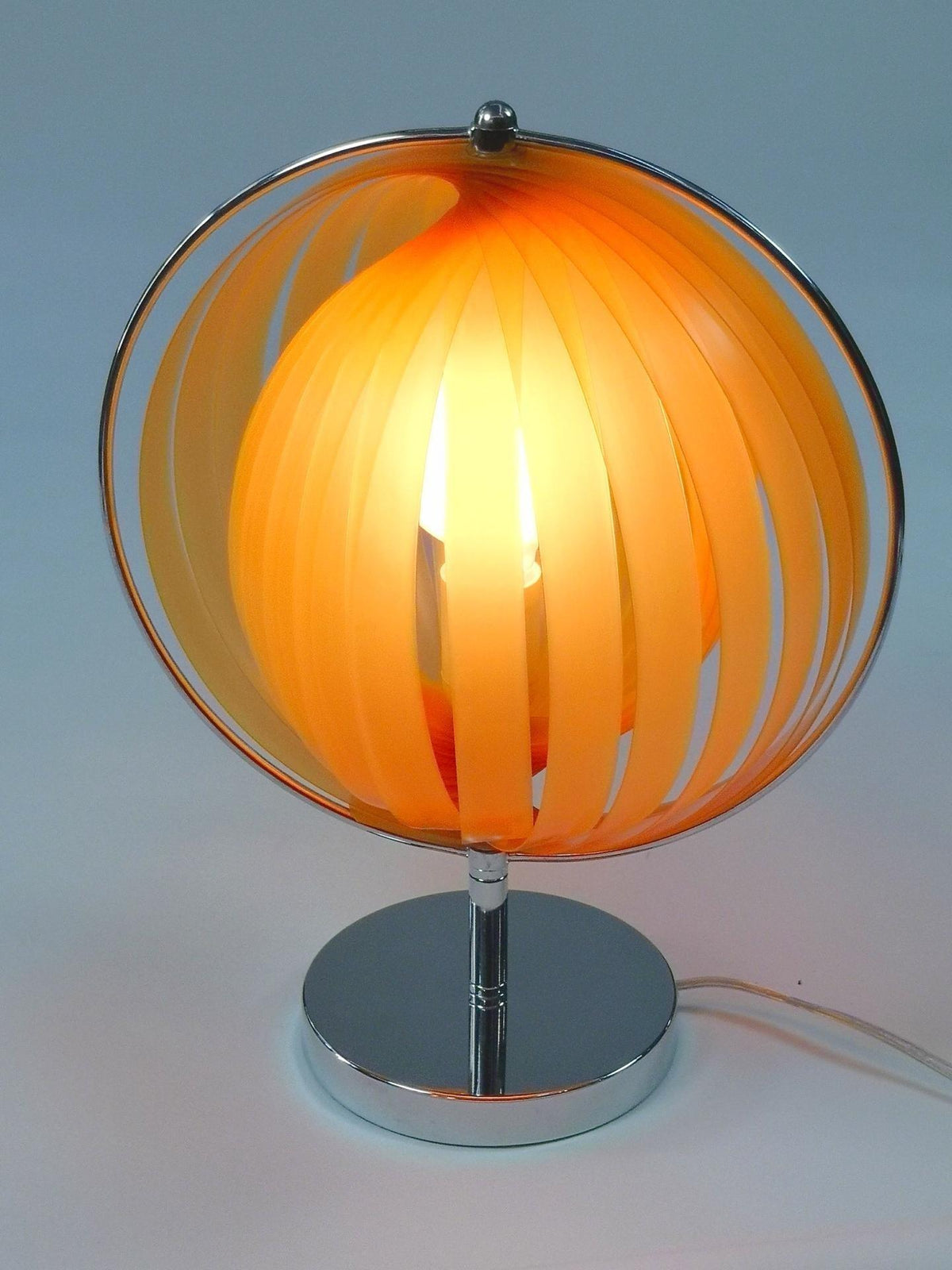 vintage-moon-table-lamp