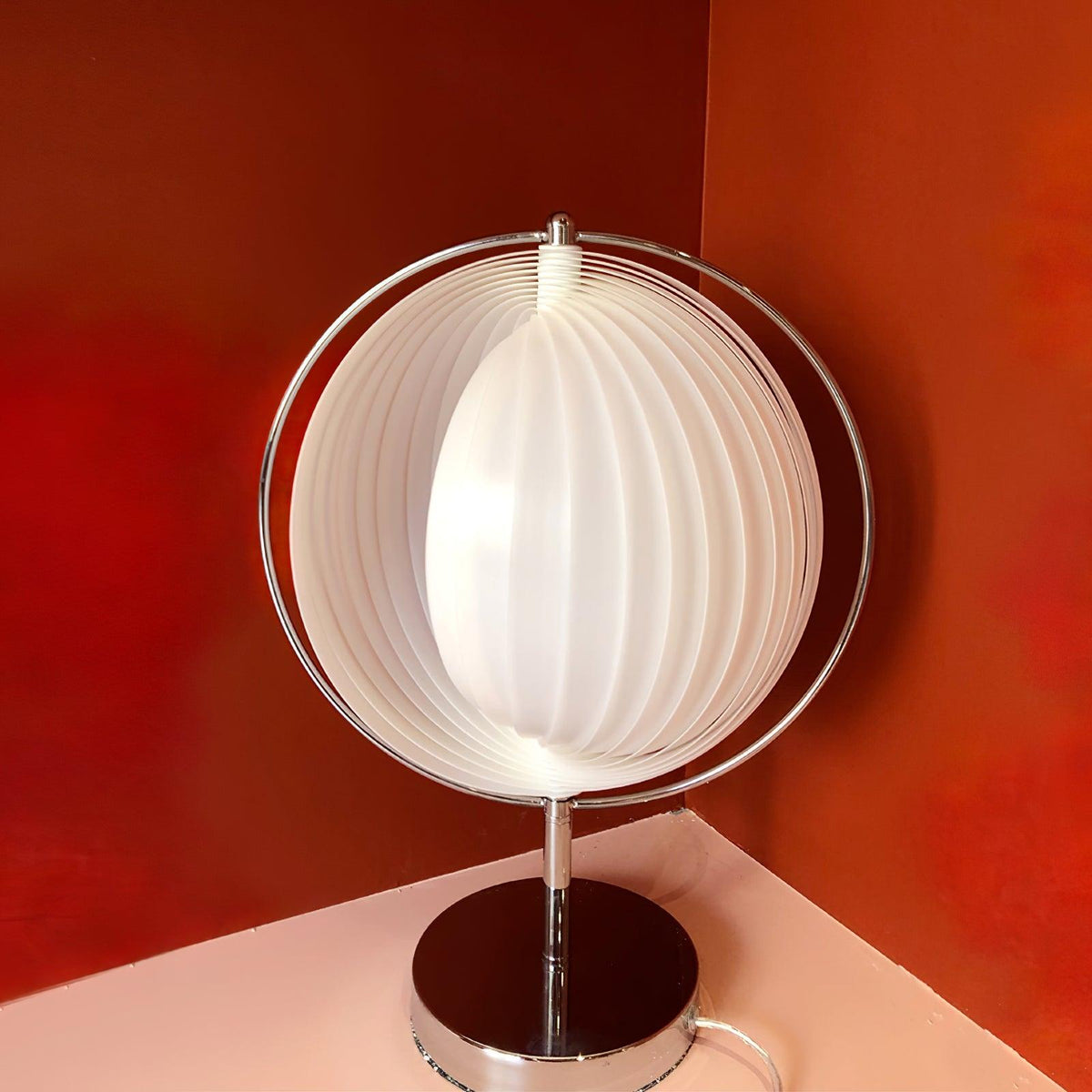vintage-moon-table-lamp