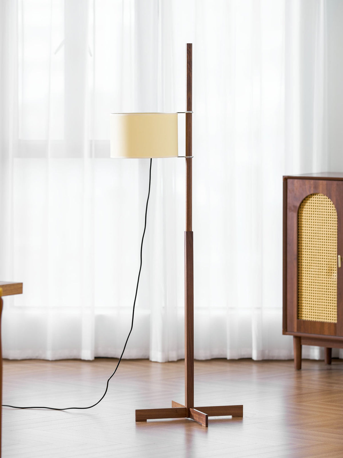 wood-tmm-floor-lamp