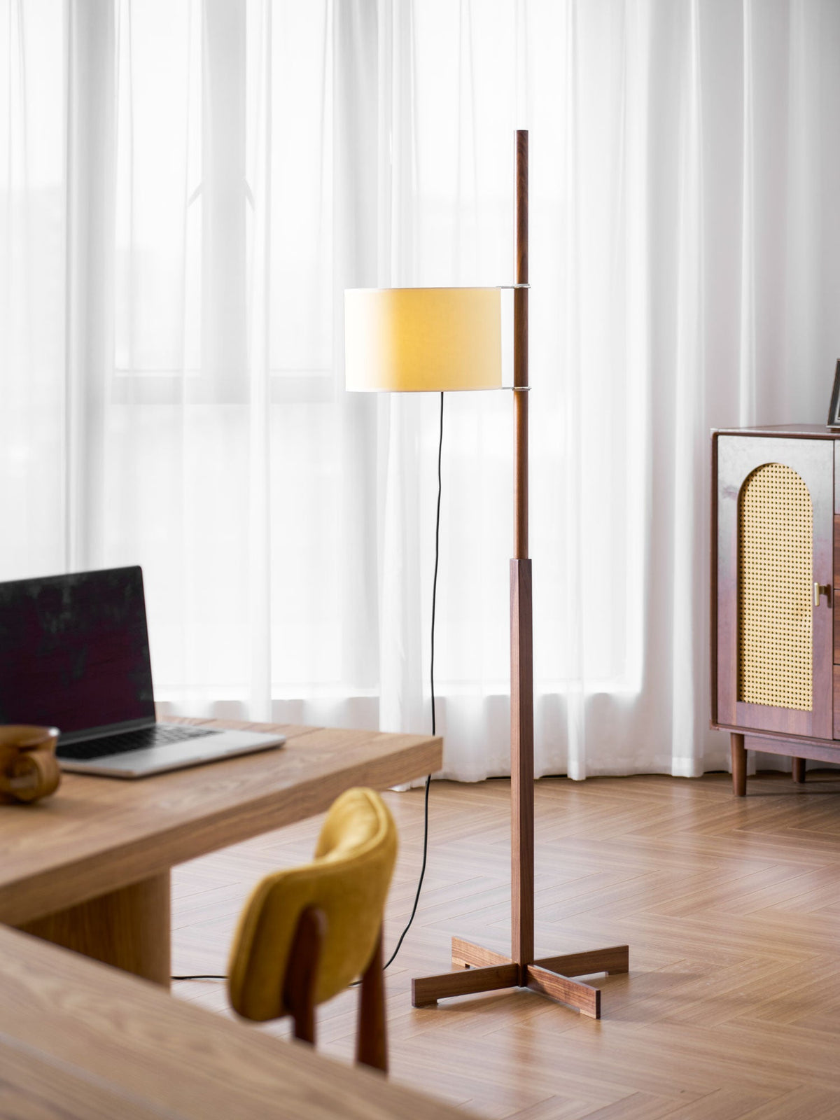 wood-tmm-floor-lamp
