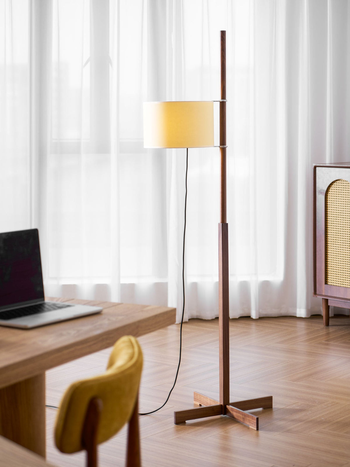 wood-tmm-floor-lamp