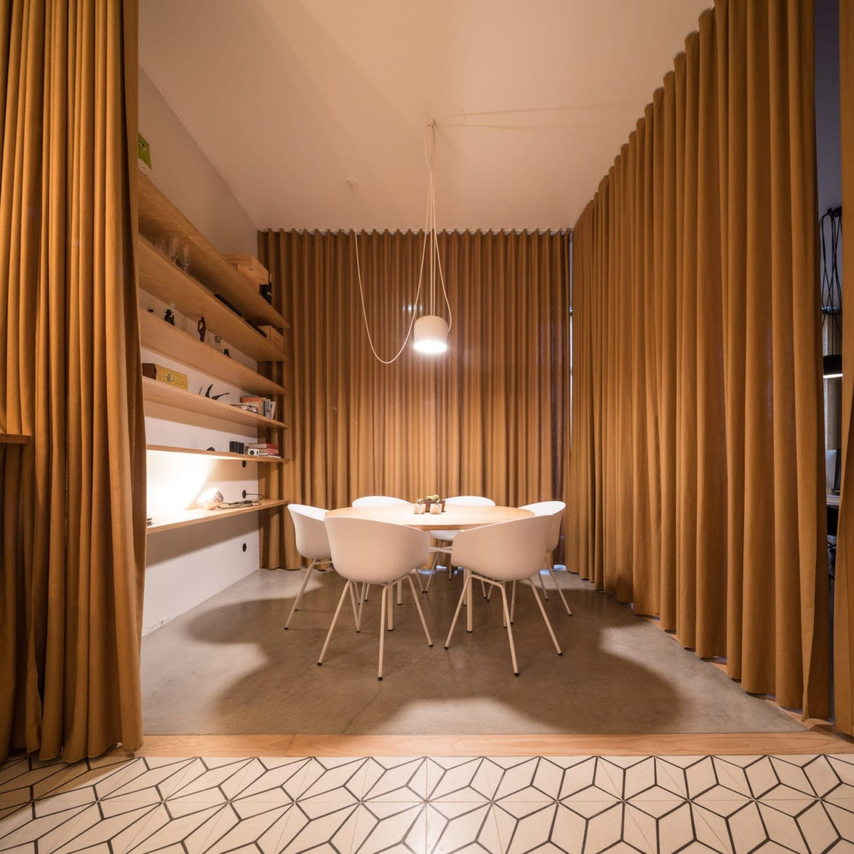 Aim Pendant Light